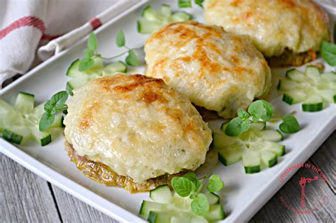 Kotletai su sūriu kepami orkaitėje