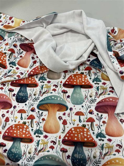 nuotrauka su įvairiais grybukų ingredientais