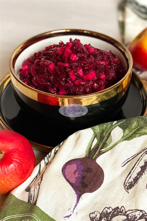 Nuotrauka su skirtingais marinuotų burokėlių variantais stiklainiuose