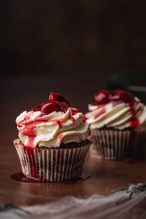 Keksiukai su maskarponės kremu ir braškėmis