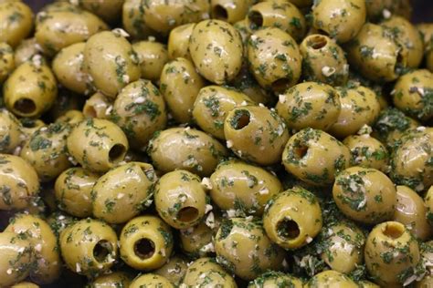 Marinuotos alyvuogės su sūriu