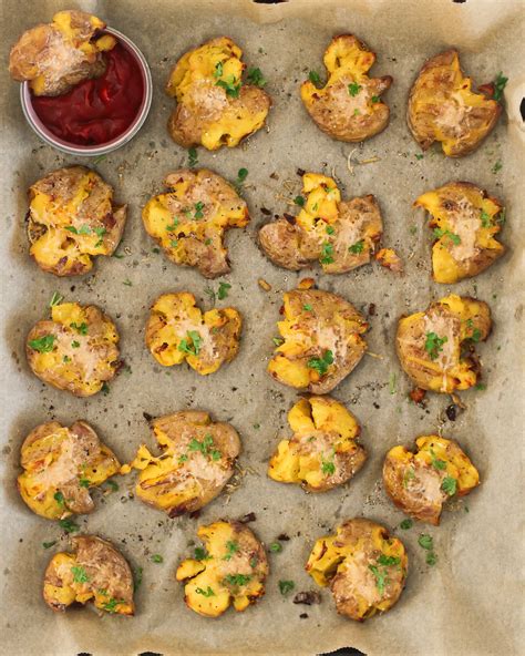 Traiškytos keptos bulvės su parmezanu