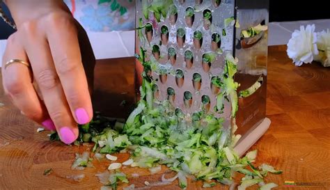 ingredientai keksiukams: bananai, cukinija, miltai, kiaušiniai