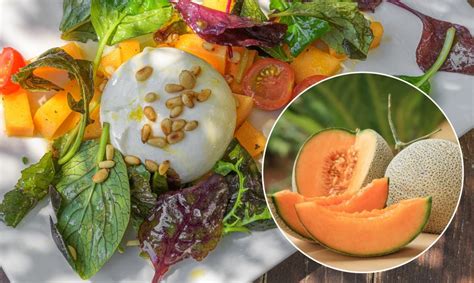 Meliono salotos papuoštos rožiniais pipirais