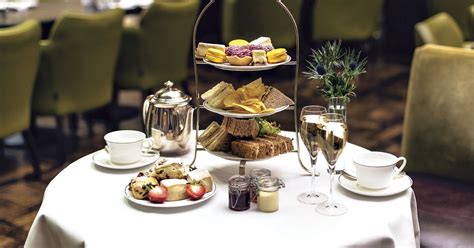 Anglų popiečio arbatėlės atributika