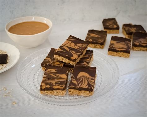 Mielinio pyrago su šokoladu ir riešutų sviestu ingredientai