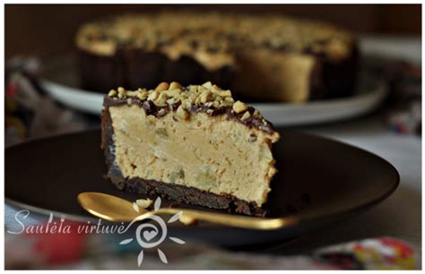Paruoštas pyragas su šokoladu ir riešutų sviestu
