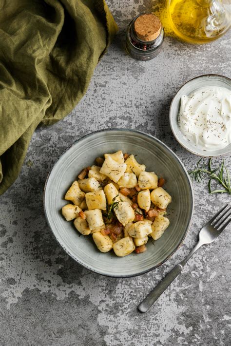 Ingredientai bulvių ir varškės kukuliams
