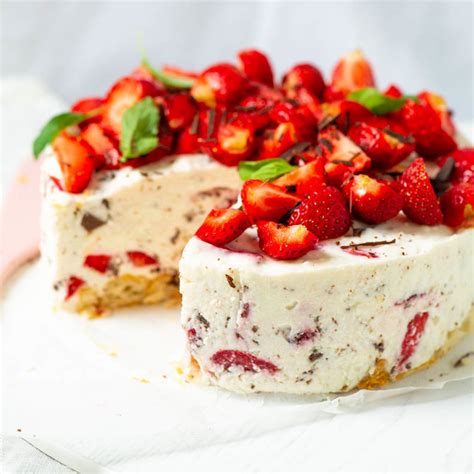 Nekeptas varškės tortas su baltojo šokolado gabaliukais