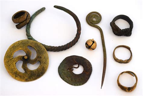 Restauratorė Olvena Čepinskienė, dirbanti su archeologiniais radiniais