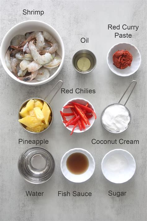 Įvairūs ingredientai kario padažui