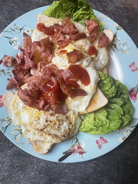 Kiaušiniai paprikose su duona