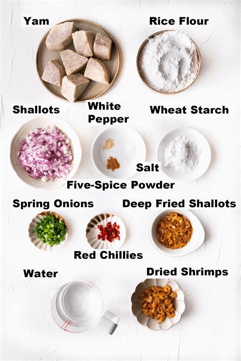 Visų koriuko tarkuoto pyrago ingredientų pavyzdys