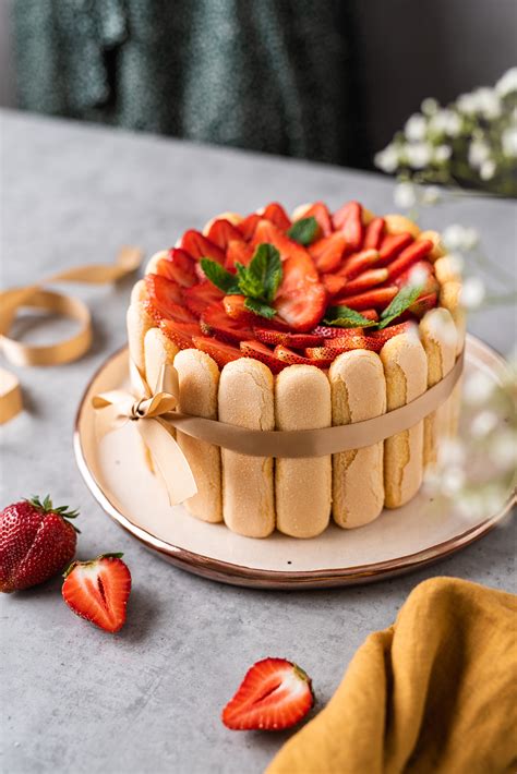 Sonatinos tortas su braškėmis - vizualizacija