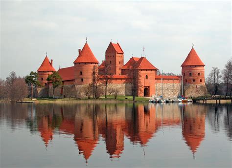 Trakų pilies ir karaimų kultūros iliustracija