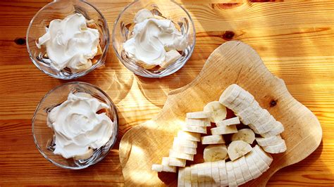 Greitas sūrio tortas be pagrindo su bananų griežinėliais