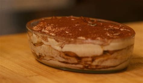Autentiško tiramisu ingredientai ir sluoksniai