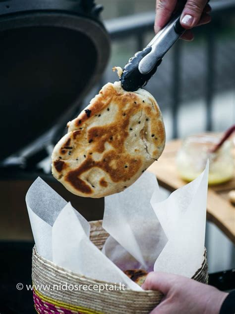 Indiškas karių asorti su ryžiais ir naan duona