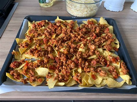 Klasikinio nachos recepto ingredientai ant stalo
