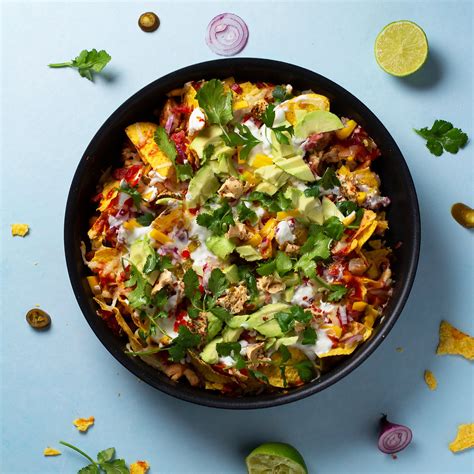 Nachos su triušiena, mango ir ananasais