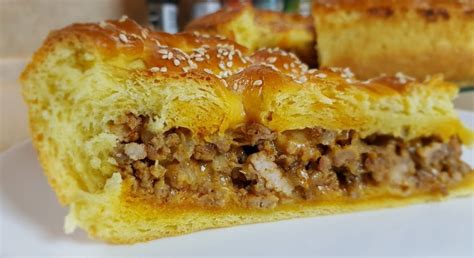 Mėsos pyragas tešloje, vaizdas iš viršaus