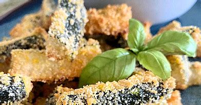 Traškios cukinijų lazdelės su panko džiūvėsėliais
