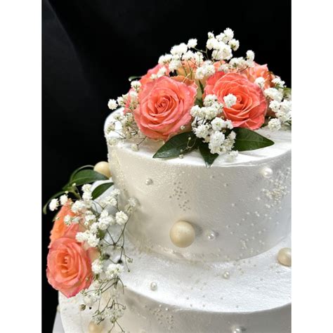 Vestuvinis tortas su rožėmis