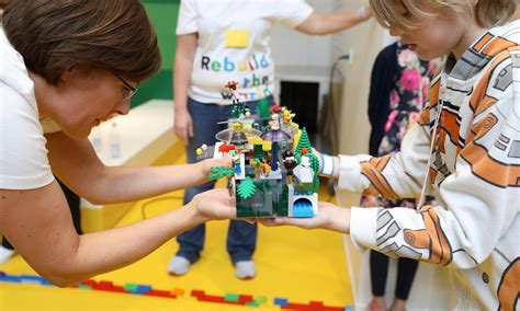 Vaikų žaidimai su Lego robotais