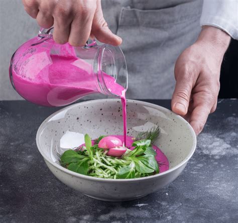 Įvairių šaltibarščių ingredientų kompozicija