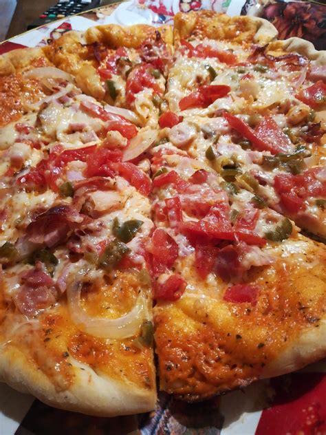 Nuotrauka su picos padu, apteptu padažu ir sudedamaisiais ingredientais