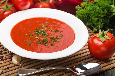 Procesas gaminant pomidorų sriubą