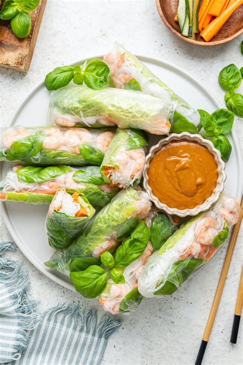 Įvairiaspalviai Spring Rolls suktinukai