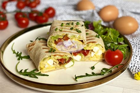 Tortilijų suktinukai su humusu