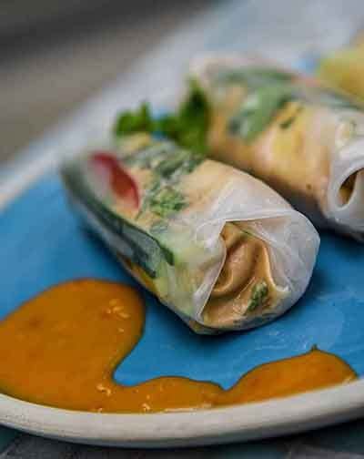 Tofu lakšto suktinukai su daržovėmis