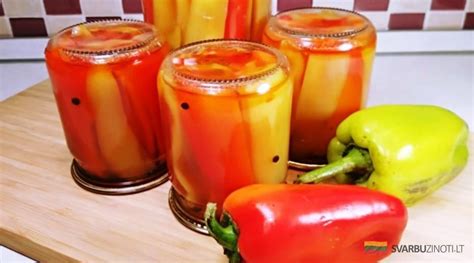 Įvairių spalvų šviežios paprikos