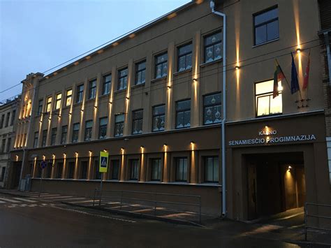 Kauno senamiesčio vaizdas su kavinėmis