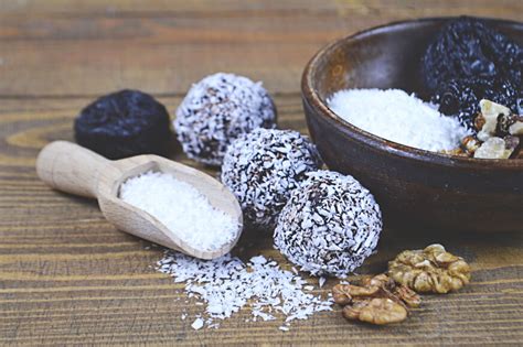 Džiovintų vaisių ir riešutų rutuliukai