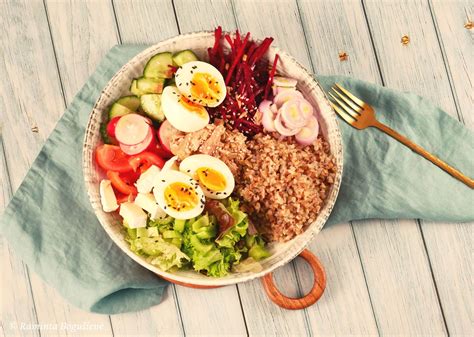 Vegetariškas „Budos dubenėlis“ su avinžirnių humusu