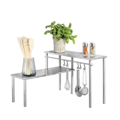 įvairūs maisto produktai ant virtuvės stalviršio