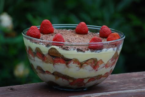 Braškinis Tiramisu taurėse