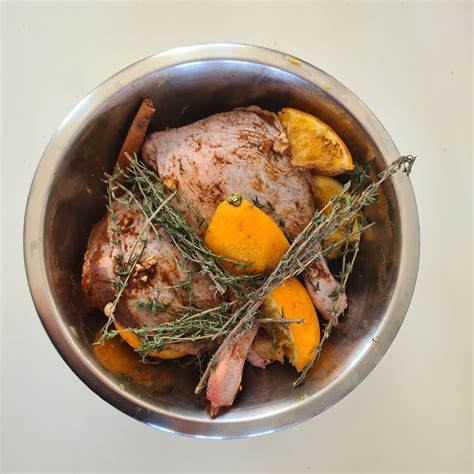 troškintos anties šlaunelės su apelsinais ir cinamonu