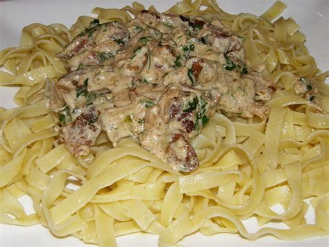 Baravykų padažas su makaronais