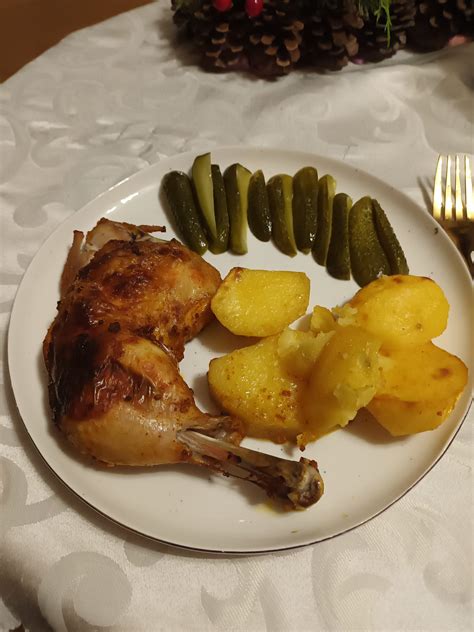 Vištienos ketvirčiai su bulvėmis ir kefyro marinu