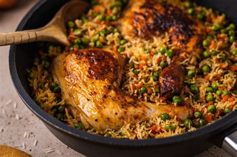 Vištienos ketvirčiai su prieskoniniu sviestu ir daržovėmis