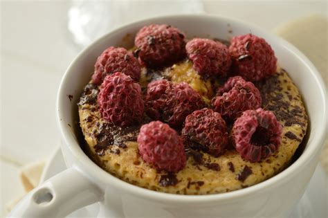 Avižų ir bananų pyrago puodelyje ingredientai