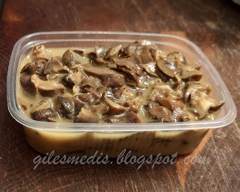 Sojų grietinėlė ir pievagrybiai