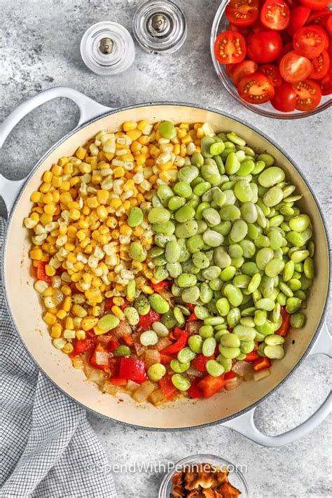 Tradiciniai meksikietiški ingredientai - pupelės ir kukurūzai