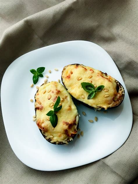 Įdaryti baklažanai su mėsos kukulių įdaru