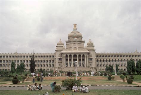 Vidhana Soudha - Karnatakos įstatymų leidžiamosios asamblėjos pastatas