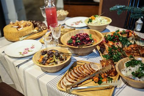 Įdarytas starkis ant šventinio stalo